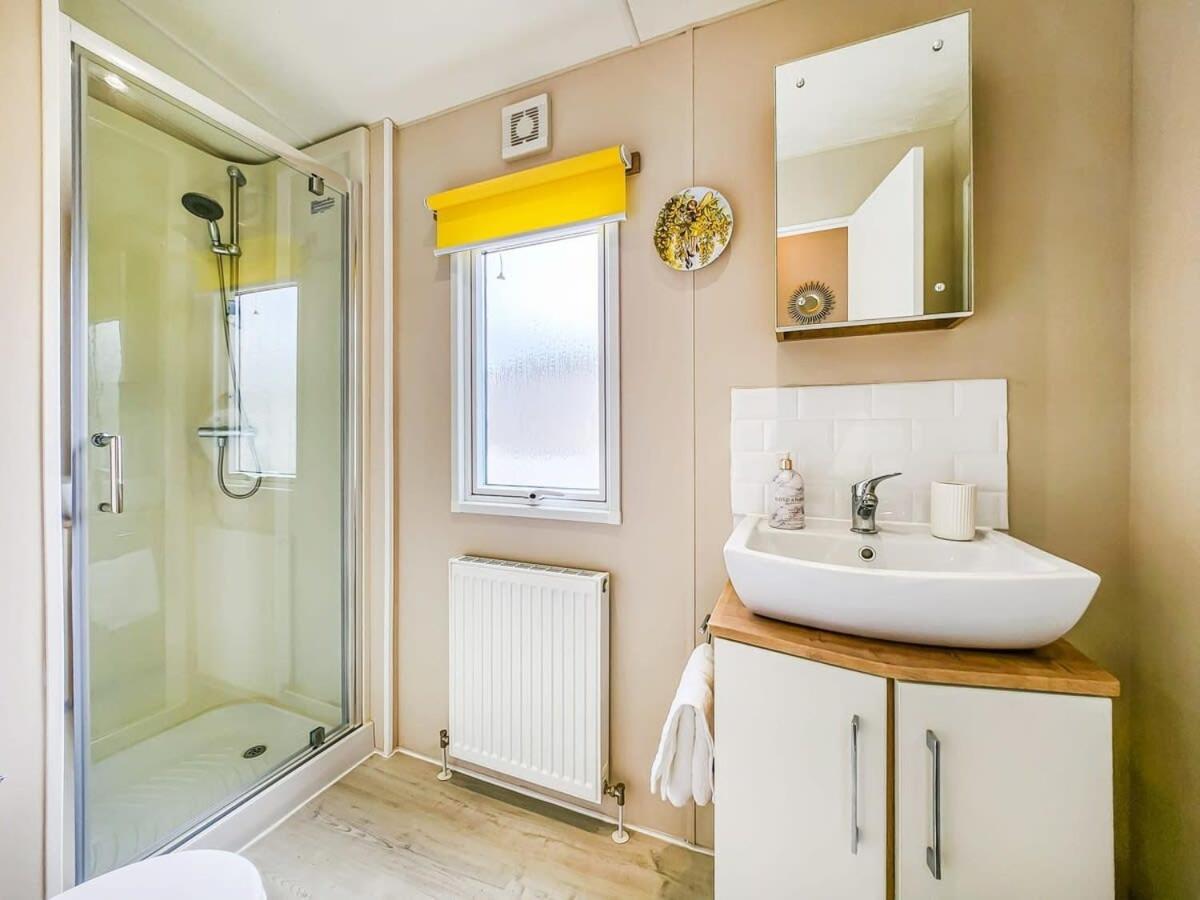 Escape To Paradise At Pevensey Bay Holiday Park 13 Woodland Walk Villa Exterior foto
